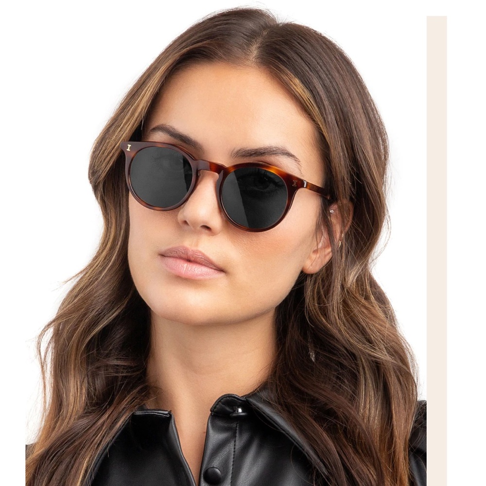 NEW NEVER WORN Illesteva Sterling Sunglasses in Havana w/ Grey Flat Lenses